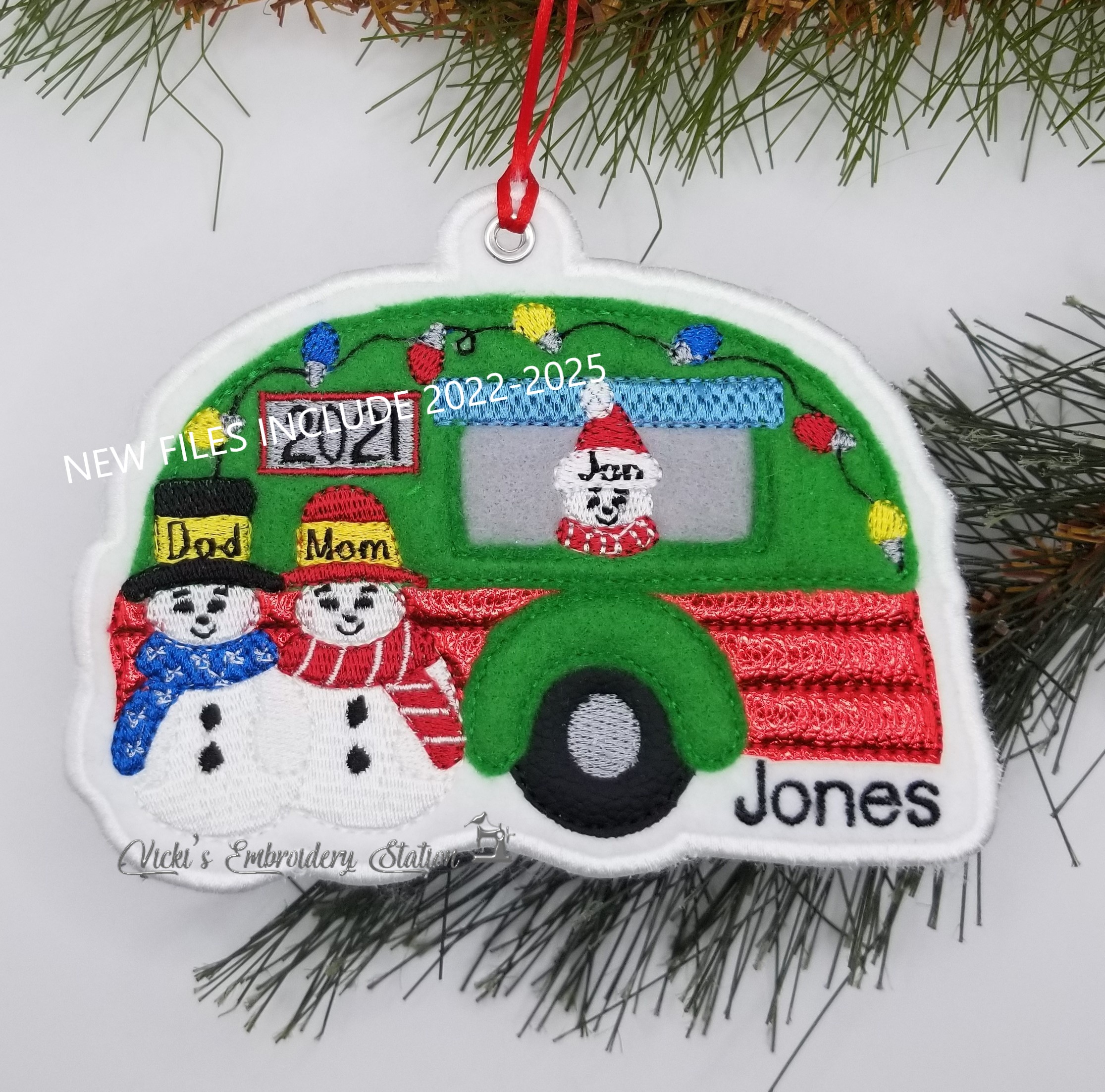 Camper w/Snowmen Family 3
