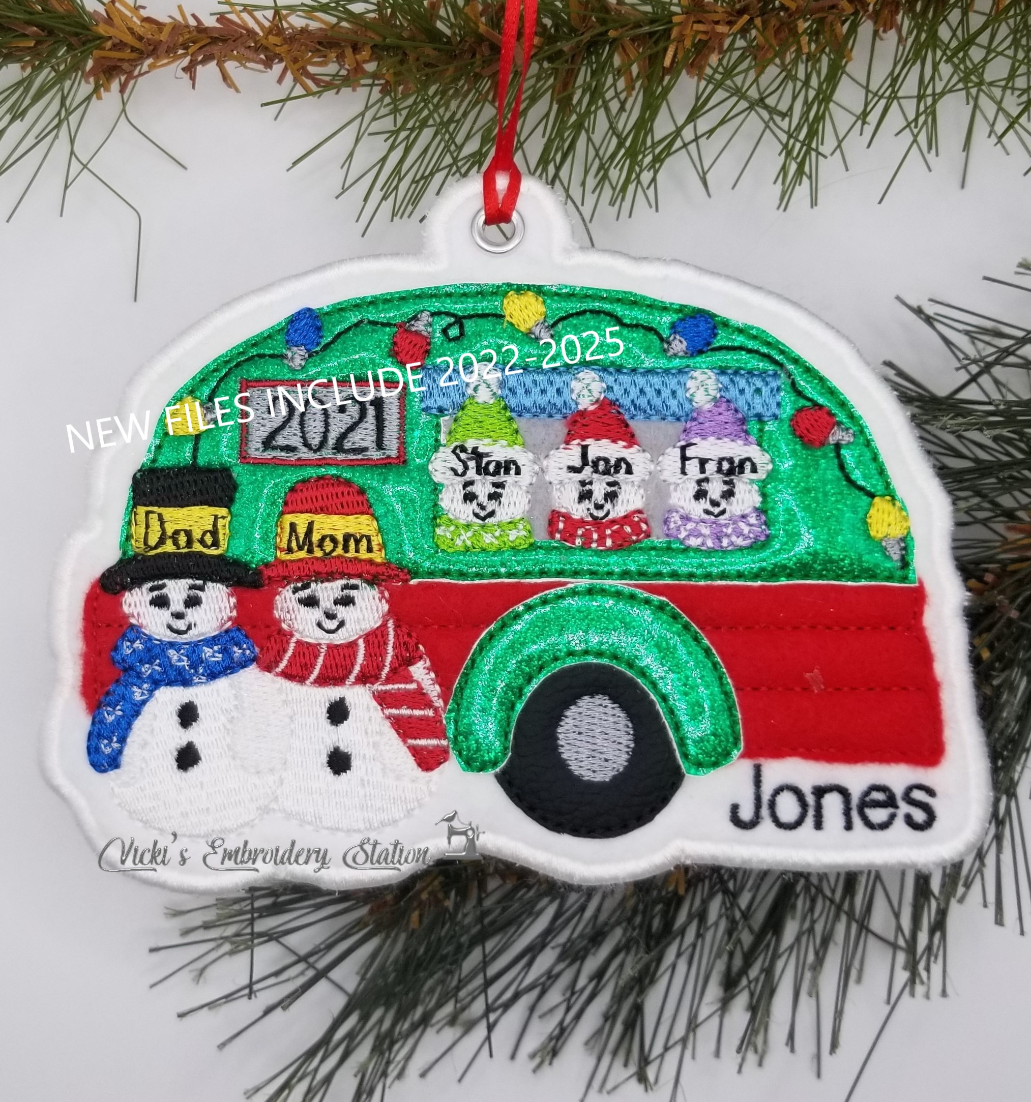 Camper w/Snowmen Ornament 5
