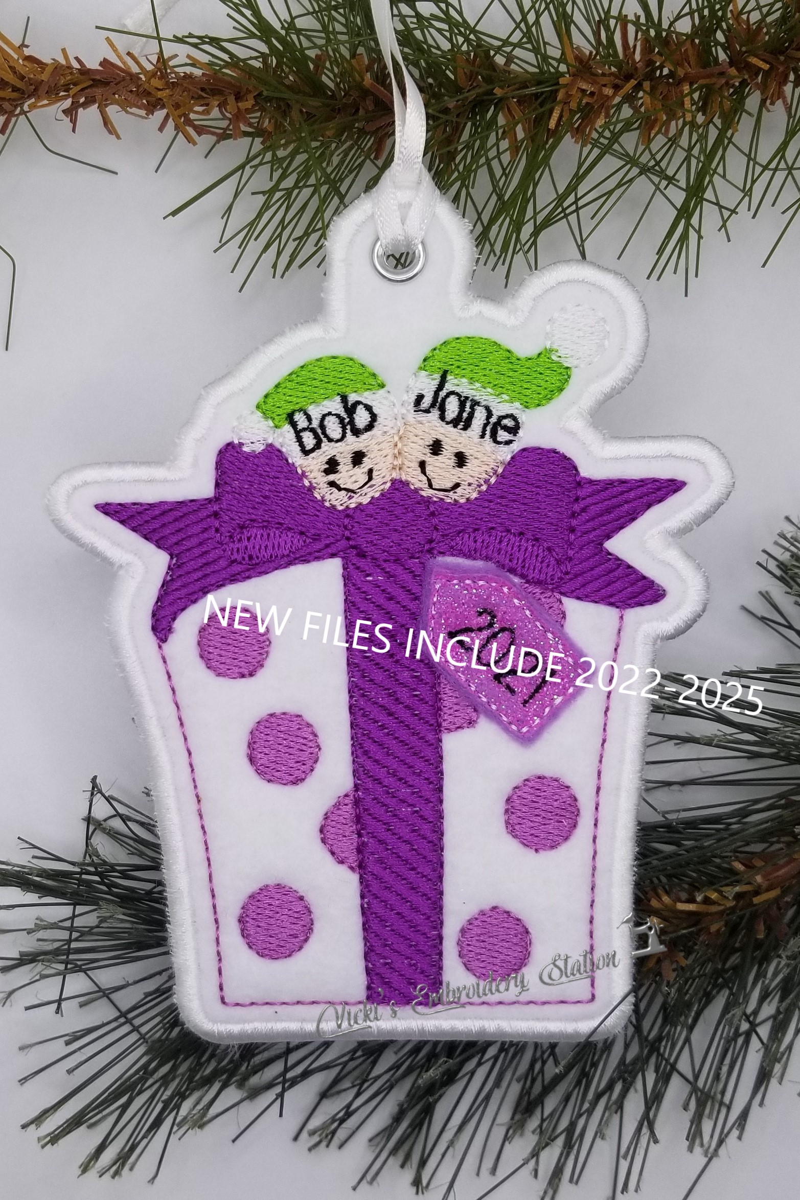 Package w Bow 2 Head Ornament