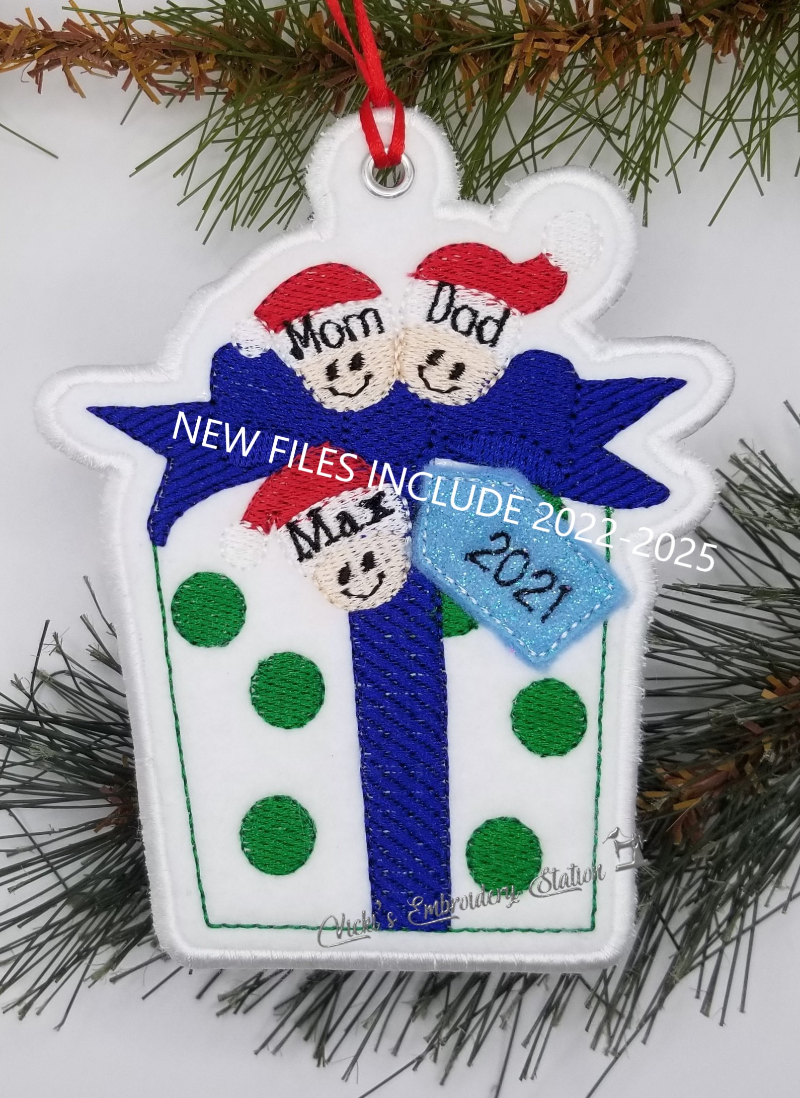 Package w/Bow 3 Heads Ornament