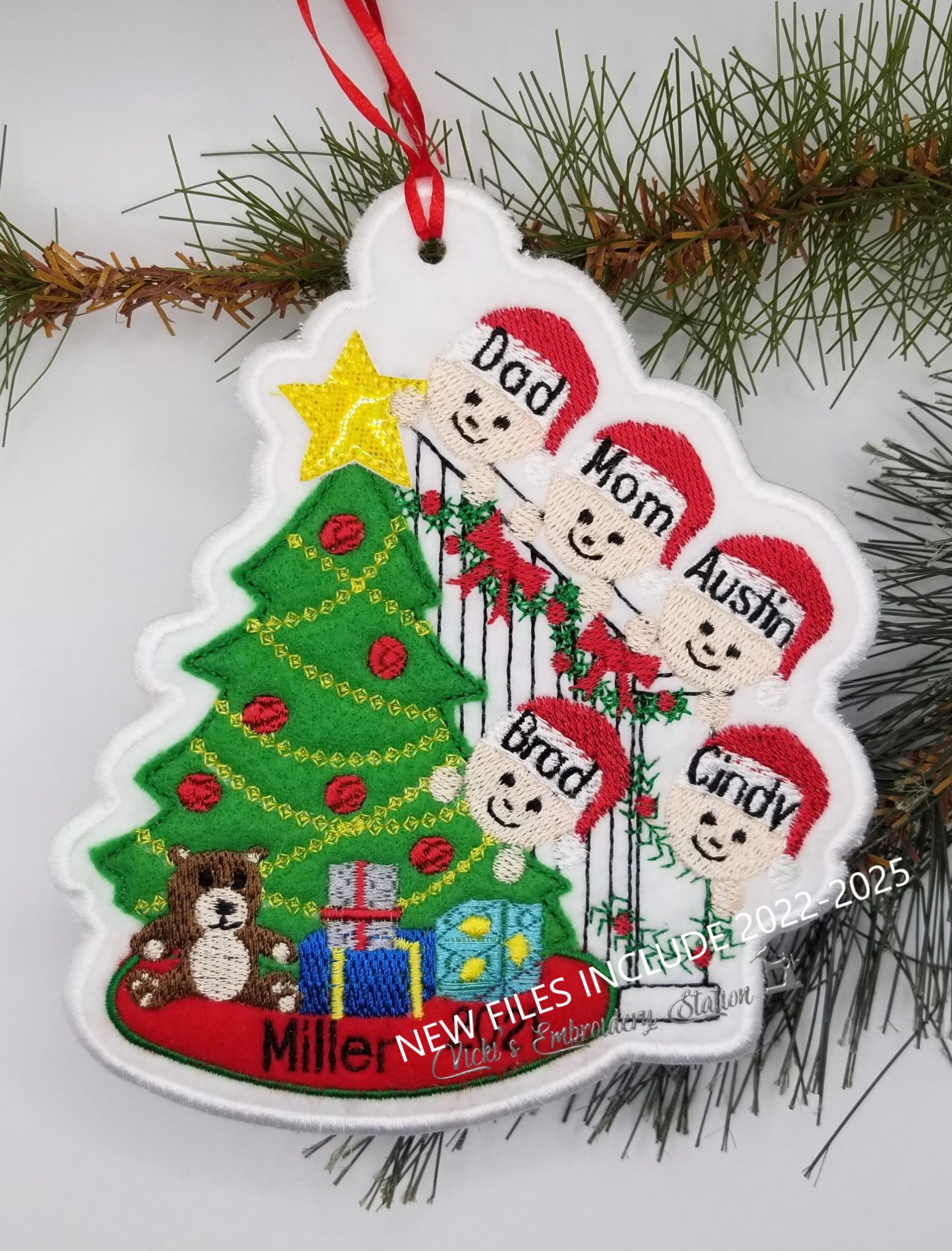 Family 5 Peeking Banister w Tree Ornament Felt VES