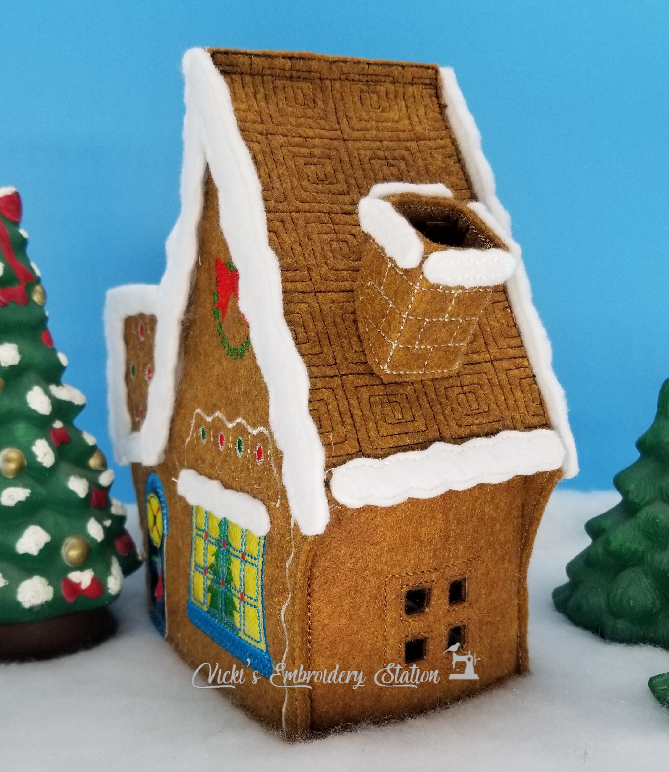 Gingerbread House w/ Tree Large VES - Image 4